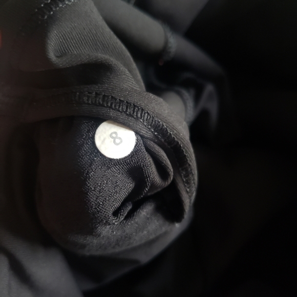 Lululemon Cropped Leggings with Pockets - Picture 3 of 10